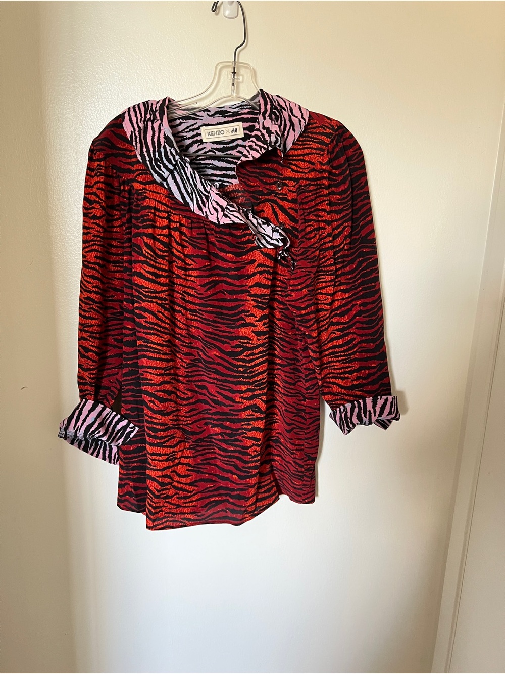 Kenzo x H&M collab rare tiger stripe 100% silk blouse flip cuff size  US 8